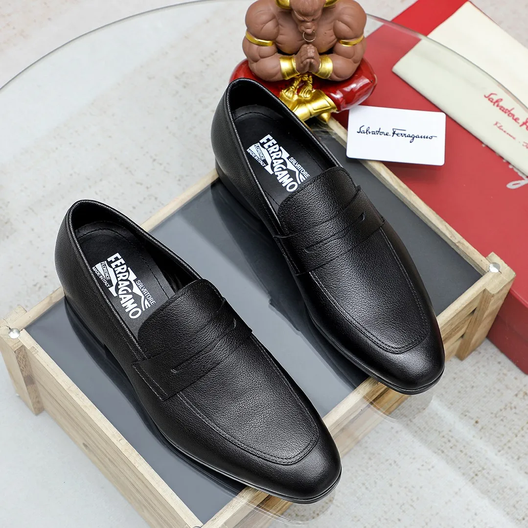 Men's shoes 💰460 🔥Ferragamo's new men's casual slip-on shoes🇨🇳Official website original 1:1 mold, original quality💯Fine workmanship, high-end luxury☘The upper is made of imported Italian first-layer cowhide🌴Luxurious water dyeing🐂Leather lining🍓Rubber wear-resistant and non-slip outsole, breathable and comfortable to wear🍍The first choice for high-grade men, 5 colors available! Code number 38-44 (45.46. Customized)